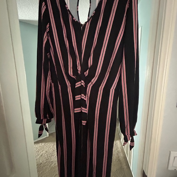 Black and red jumpsuit - Picture 3 of 4